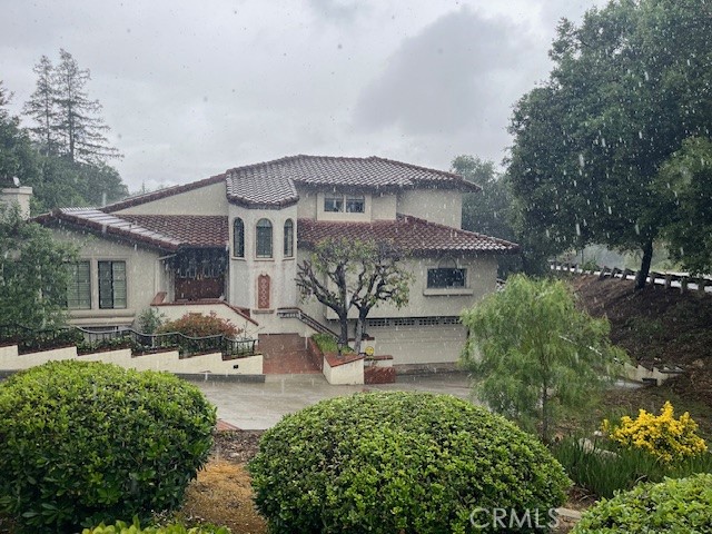 This secluded, private customized house is nestled in the rolling hills of San Dimas with half acre estate overlooking natural forest and creek. It's also very close to the Puddingstone Lake and Bonelli Park, and only take 2 minutes to drive the Lake shore. And there are many paths to hike around the area. For the house open floor, it's perfect for the entertaining with second full kitchen. The main kitchen and restrooms had been remolded with upgraded appliances.
There is an office and can be convert to the 4th bedroom.