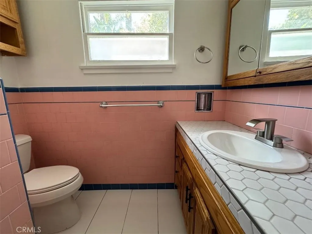 Woodland Hills, California 91364, United States, 2 Bedrooms Bedrooms, ,2 BathroomsBathrooms,Residential,Active,115172