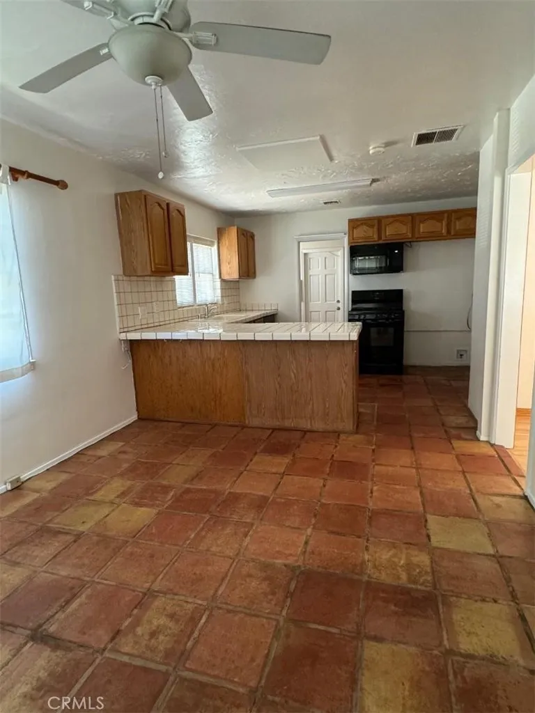 Woodland Hills, California 91364, United States, 2 Bedrooms Bedrooms, ,2 BathroomsBathrooms,Residential,Active,115172