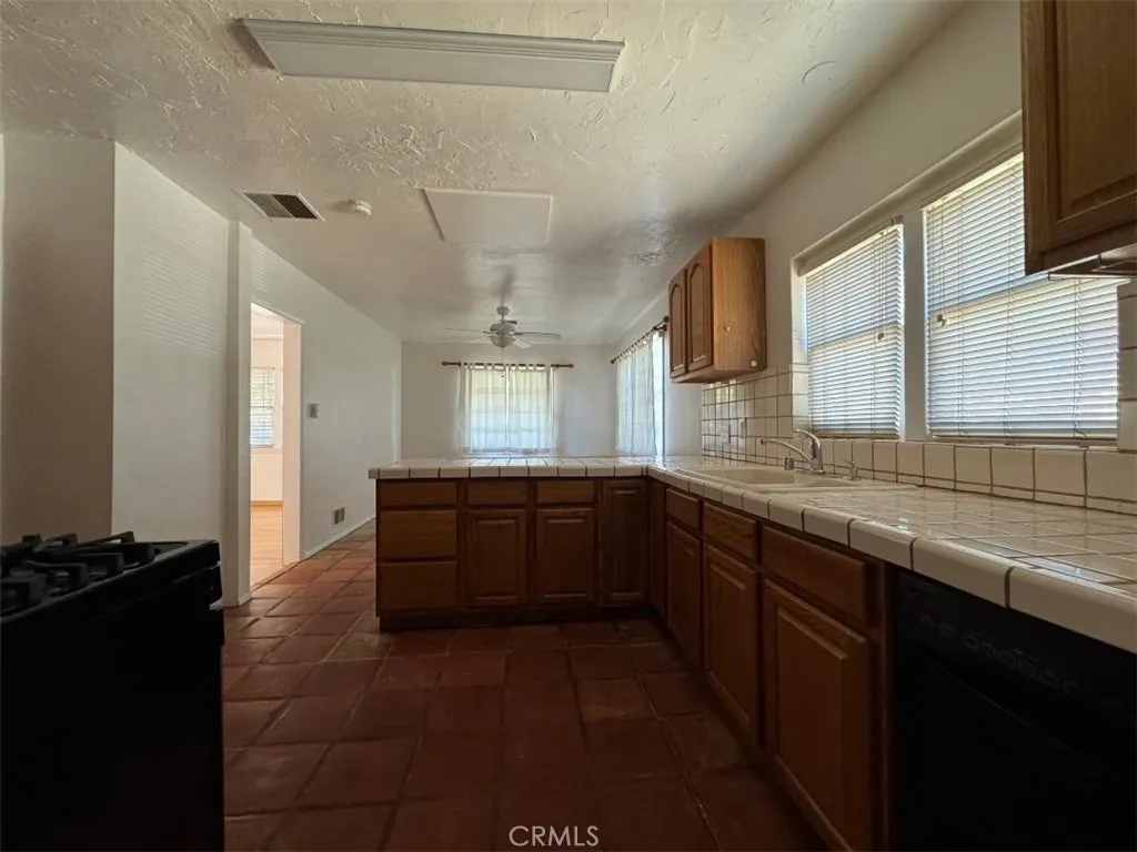 Woodland Hills, California 91364, United States, 2 Bedrooms Bedrooms, ,2 BathroomsBathrooms,Residential,Active,115172