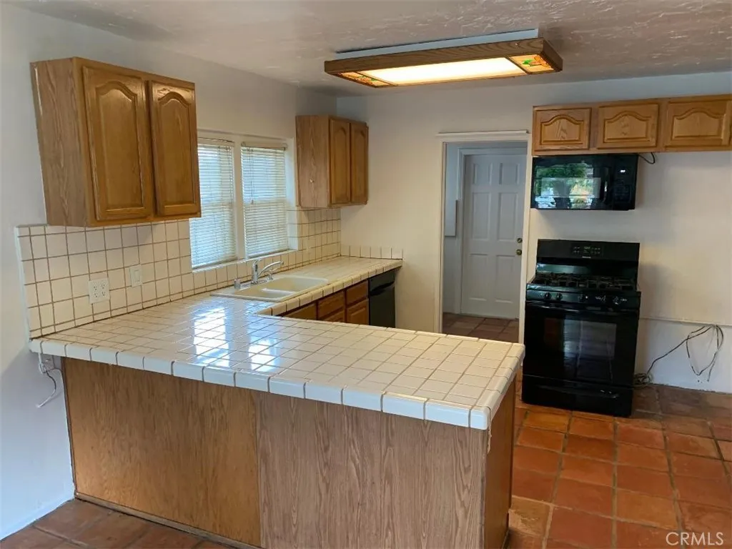 Woodland Hills, California 91364, United States, 2 Bedrooms Bedrooms, ,2 BathroomsBathrooms,Residential,Active,115172