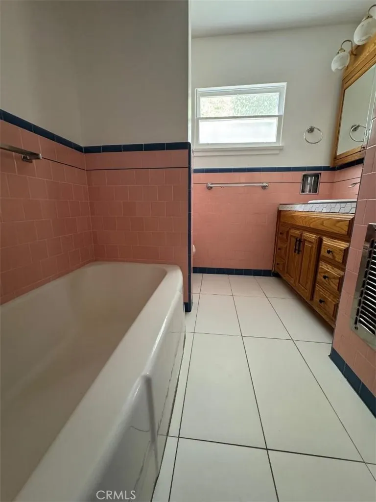 Woodland Hills, California 91364, United States, 2 Bedrooms Bedrooms, ,2 BathroomsBathrooms,Residential,Active,115172