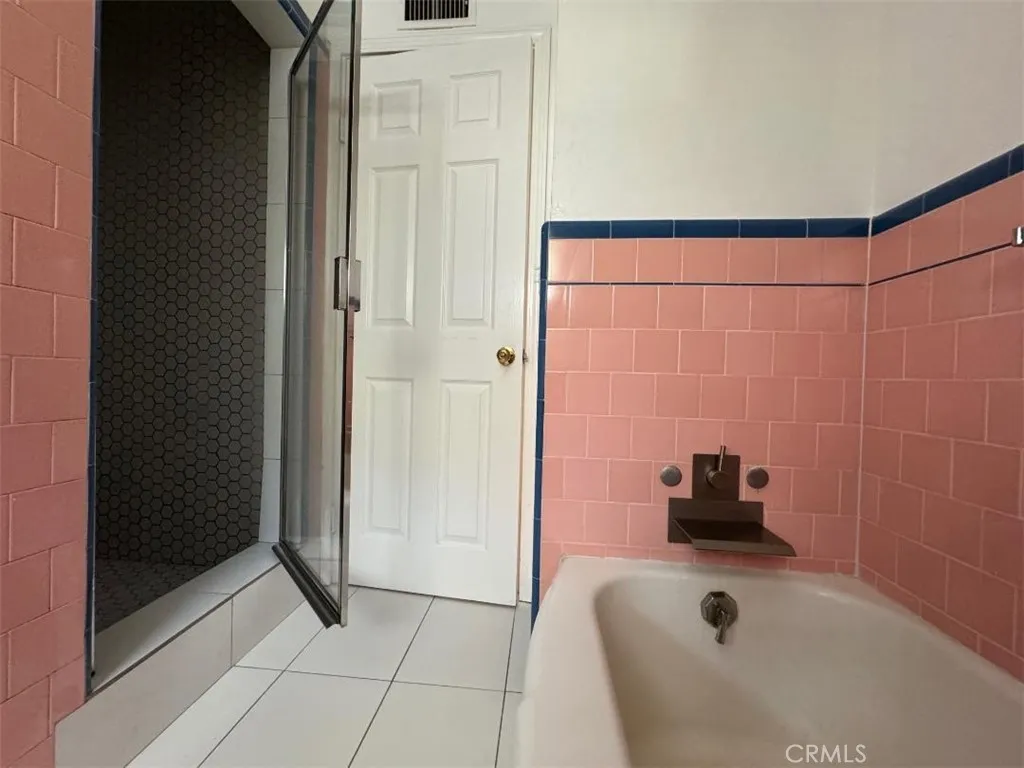 Woodland Hills, California 91364, United States, 2 Bedrooms Bedrooms, ,2 BathroomsBathrooms,Residential,Active,115172