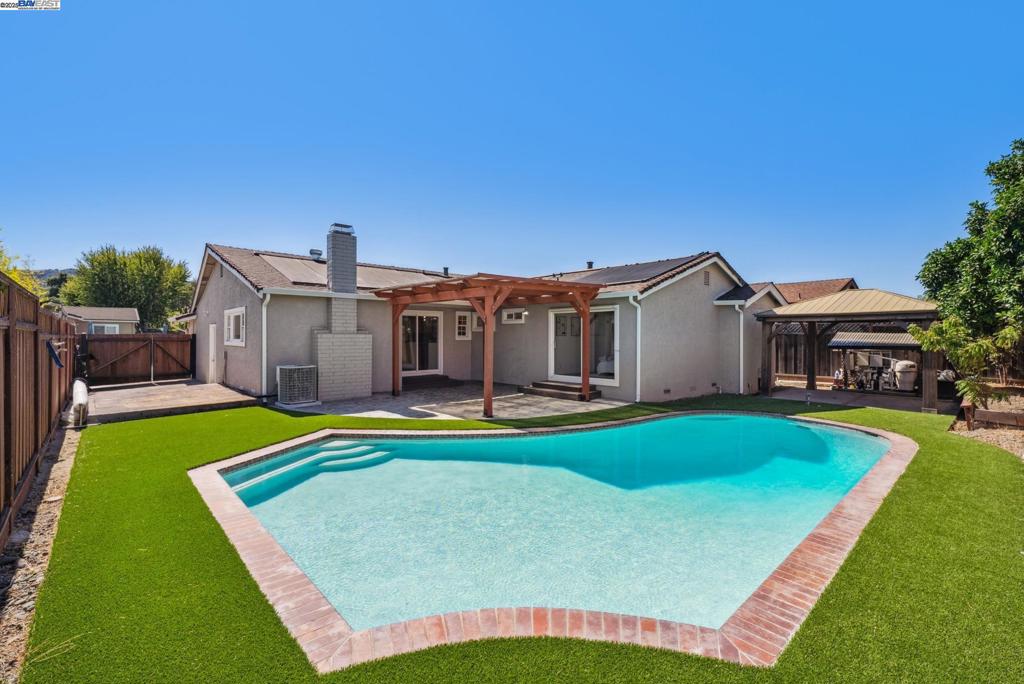 4661 Holland Dr