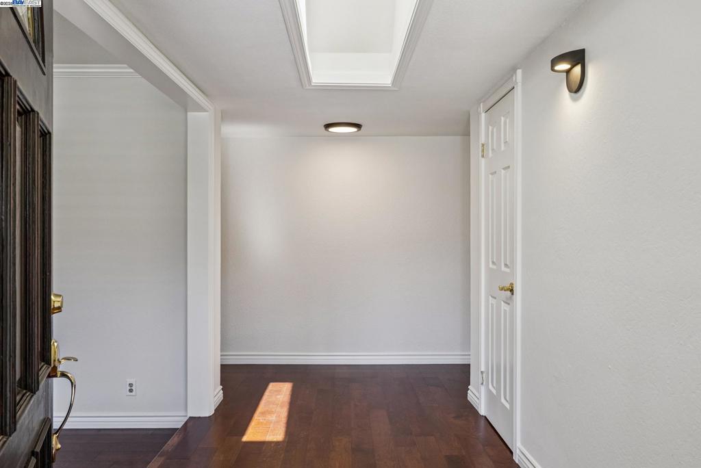 4661 Holland Dr