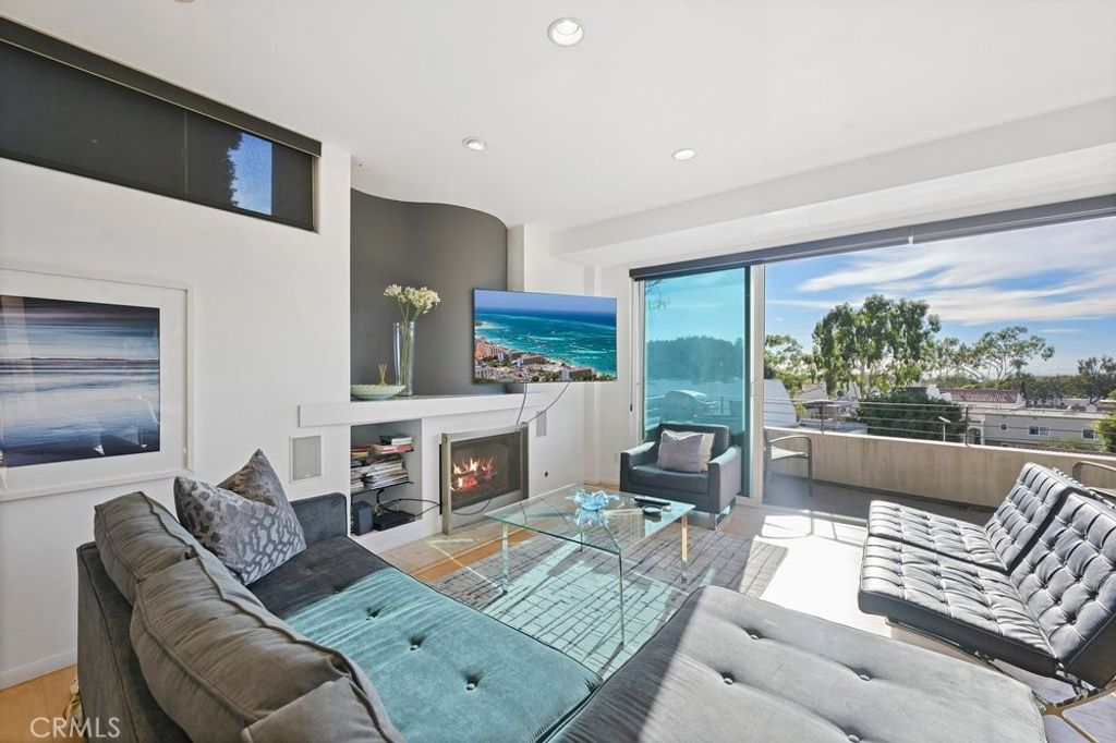 Photo of 326 Loma Terrace Ter, Laguna Beach, CA 92651 (MLS # LG26055640)