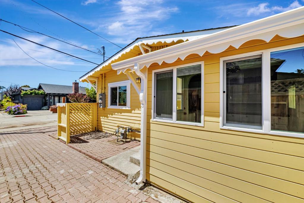 216 2nd Avenue