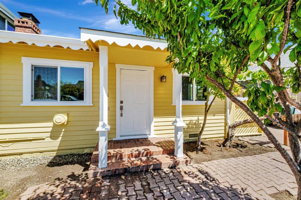 216 2nd Avenue