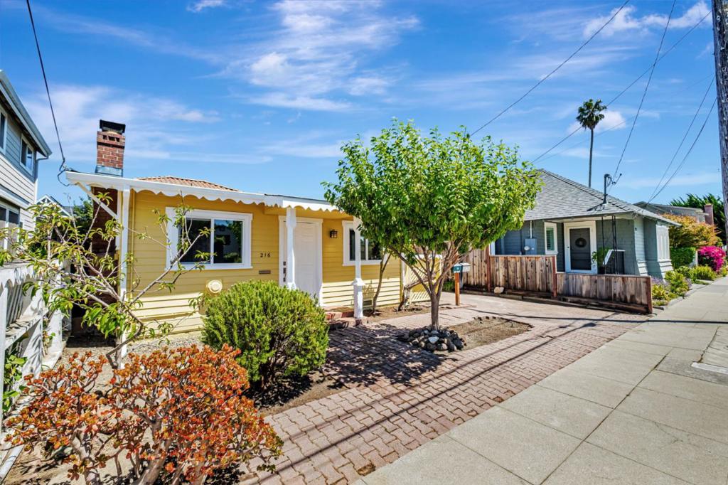 216 2nd Avenue
