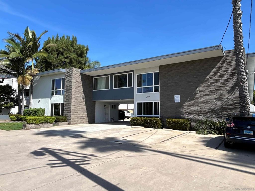A Mid Century Modern Quiet Complex , 1 Bed 1 Bath, Deluxe Unit, Upgraded Kitchen & Bathroom, Newer Appliances, Stove, Refrigerator & Dishwasher, Newer Flooring & Paint, Air Conditioning, Community Laundry Room, 1 PARKING SPACE, Adjacent to Mission Beach, Mission Bay, La Jolla, Crystal Pier, Vacation Village, Sea World, Tourmaline Surfing Park, Fanuel Street Park & Kate Sessions Park. (Please preview this residence prior to submitting an application). 'PB' is generally crowded with Surfers, pedestrians, cyclists, rollerbladers, skateboarders, and vacationers. The Sun shines over 300 days a year with very little rainfall, come make this District your home.
