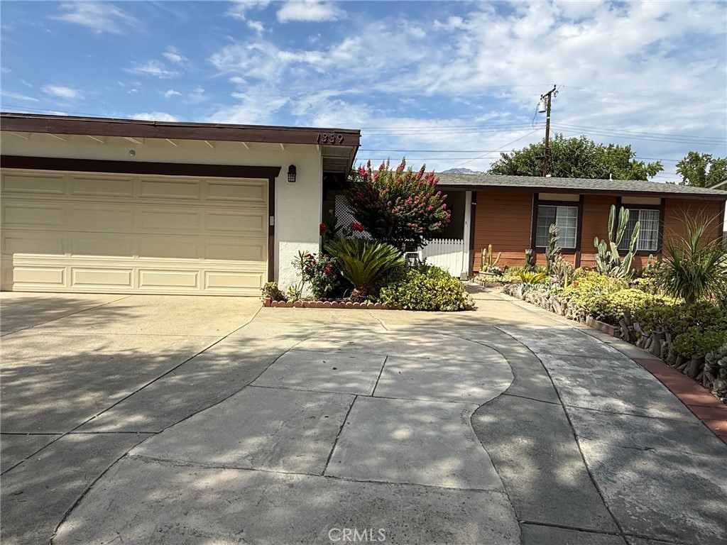 WELCOME TO THIS BEAUTIFUL SINGLE-STORY HOME IN A GREAT, QUIET NEIGHBORHOOD. LOCATED IN THE CHARMING UPLAND AREA, THIS PROPERTY FEATURES 3 BEDROOMS WITH A DEN, 2 BATHS, AND AN ATTACHED 2-CAR GARAGE. THE FAMILY ROOM OFFERS LAMINATE FLOORING. CONVENIENTLY SITUATED WITHIN WALKING DISTANCE TO THE PARK AND ELEMENTARY SCHOOL.
THE SPACIOUS BACKYARD INCLUDES EGGPLANT, PUMPKIN, LEMON, PERSIMMON, PEPPER, AND MORE—LIKE HAVING YOUR OWN MINI VEGETABLE GARDEN. PROPERTY TO BE SOLD “AS IS.” DON’T MISS THIS GREAT OPPORTUNITY. SHOWINGS BY APPOINTMENT ONLY. THIS HOME WON’T LAST LONG.
“THE FRONT YARD IS BEAUTIFULLY LANDSCAPED WITH A WIDE VARIETY OF CACTI AND SUCCULENTS, CREATING A VIBRANT AND ELEGANT DISPLAY THROUGHOUT THE YEAR. EACH PLANT IS THOUGHTFULLY ARRANGED TO FORM A HARMONIOUS COMPOSITION, OFFERING A UNIQUE AND REFINED DESERT CHARM WITHIN THE HEART OF THE CITY.”
WE TAKE PRIDE IN WORKING HARD WITH ALL PARTIES FOR A SMOOTH AND PLEASANT TRANSACTION.