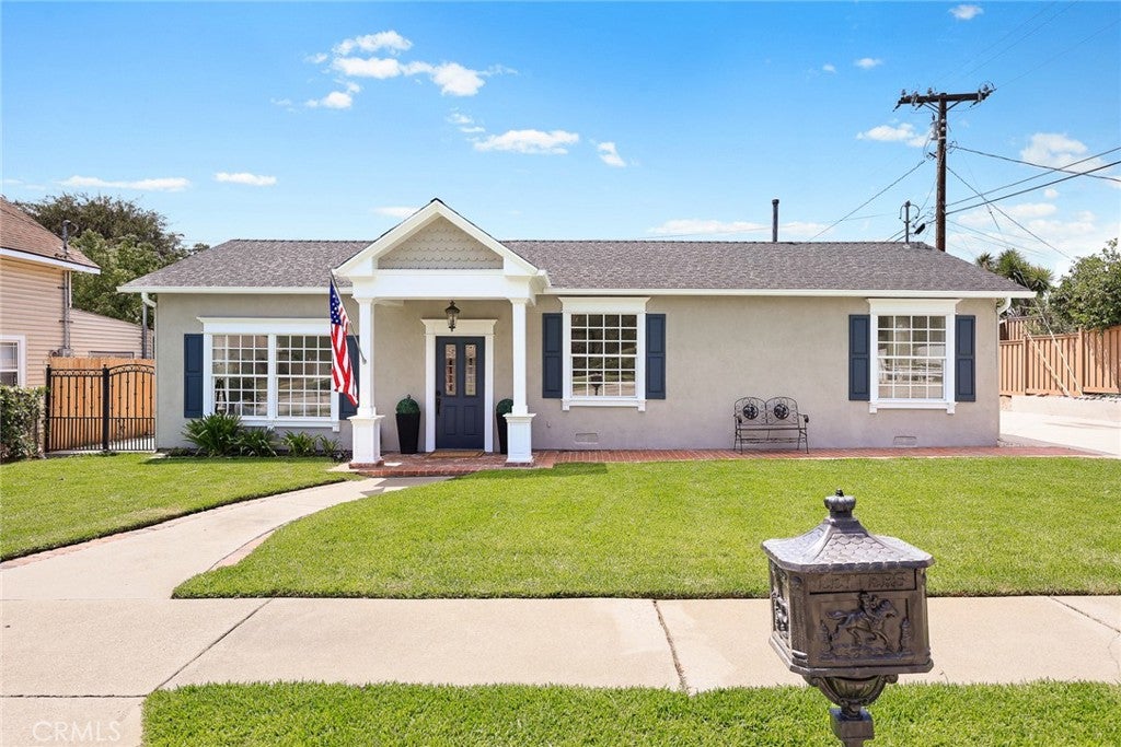 403 S Valley Center Avenue