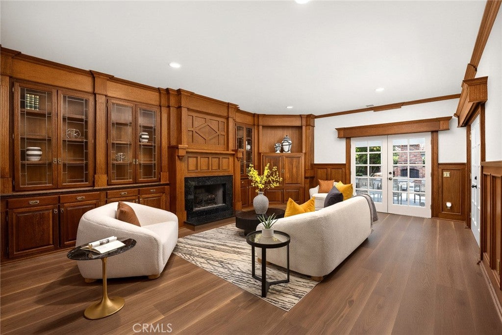 403 S Valley Center Avenue