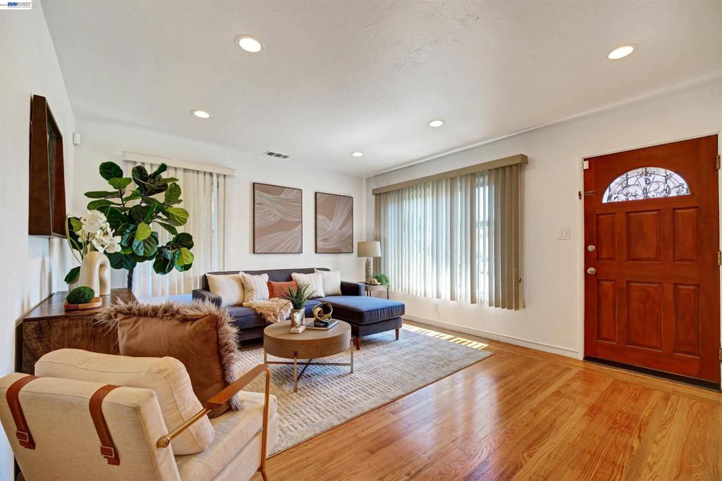 2331 Humphrey Ave
