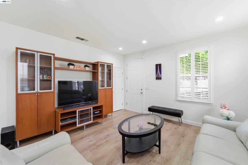 7129 Cerro Crest Dr
