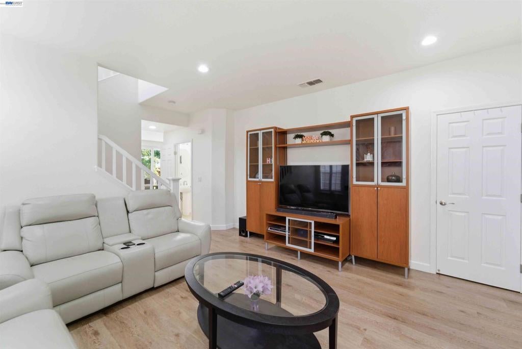7129 Cerro Crest Dr