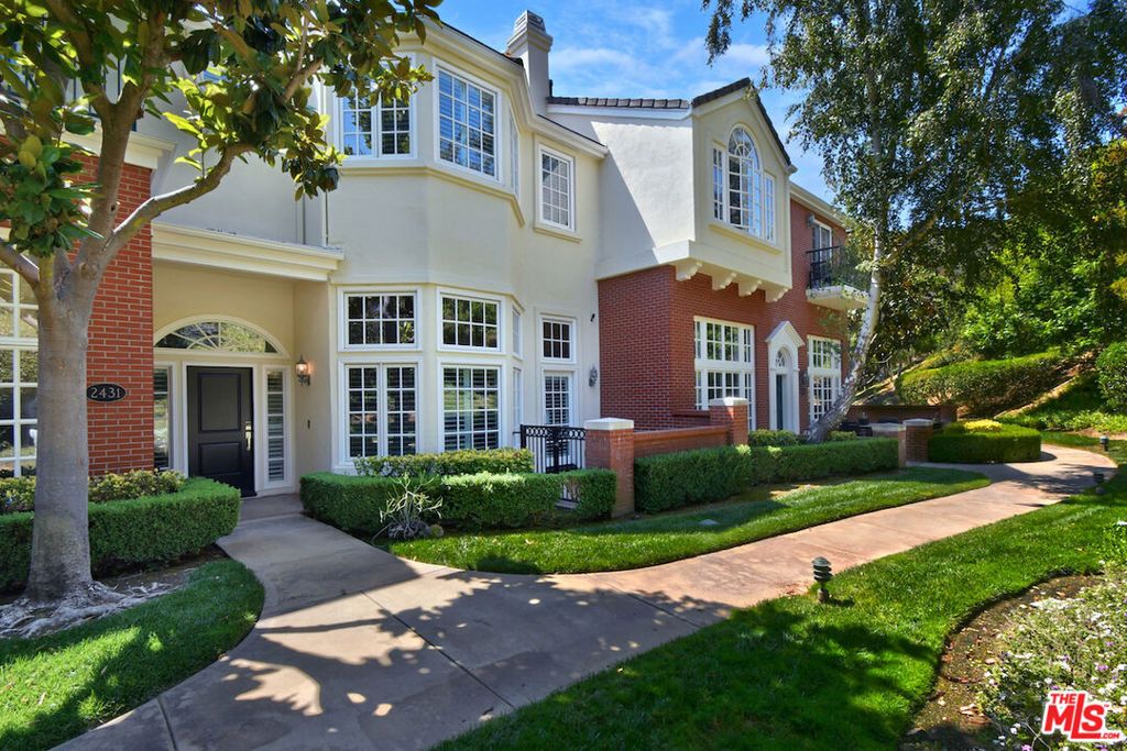 Photo of 2431 Swanfield Court, Thousand Oaks, CA 91361 (MLS # 25578839)