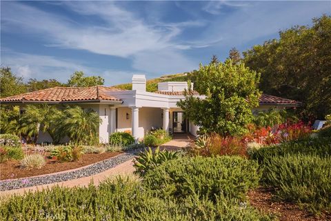 Photo of 1394 Doral CIR, Westlake Village, CA 91362 (MLS # SR26111259)