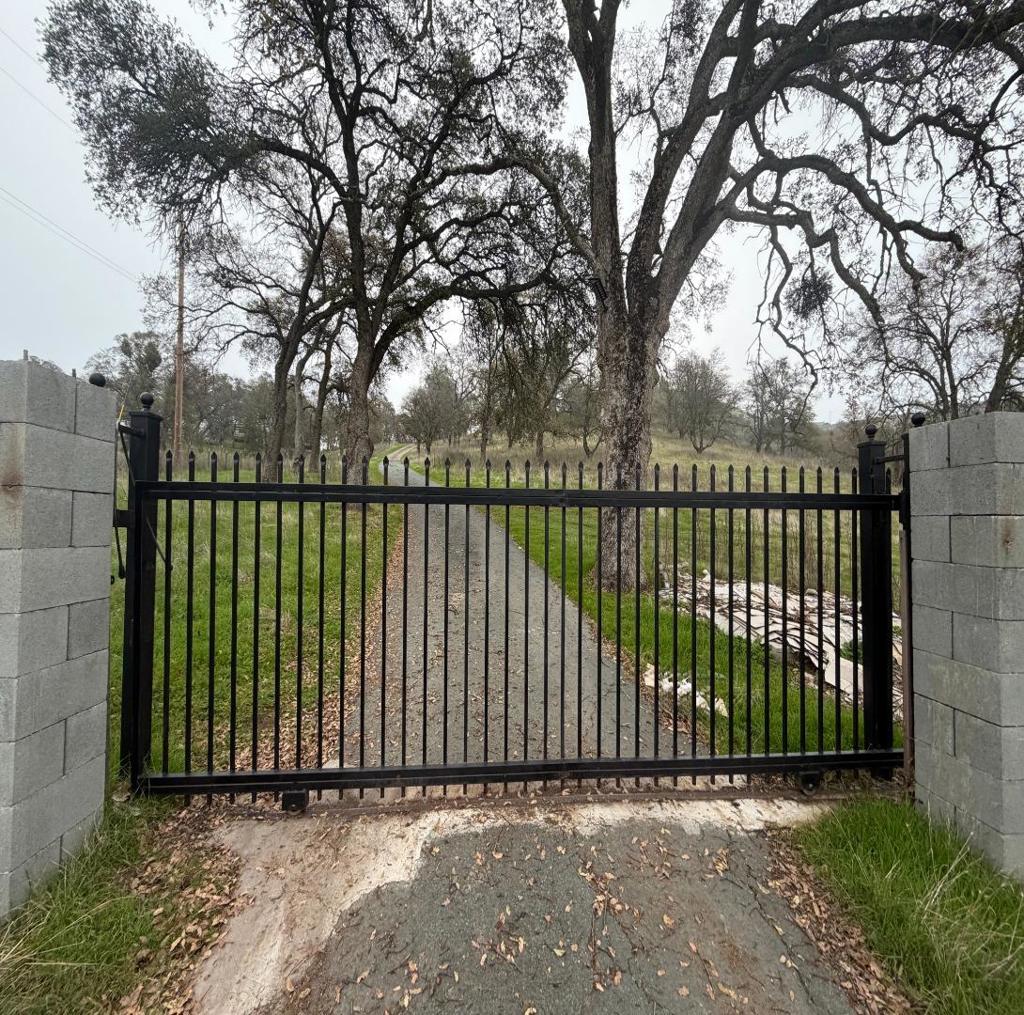 2461 Quail Oaks Road