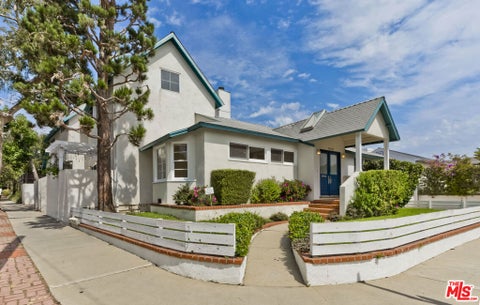Photo of 11375 Montana Avenue, Los Angeles, CA 90049 (MLS # 26918259)