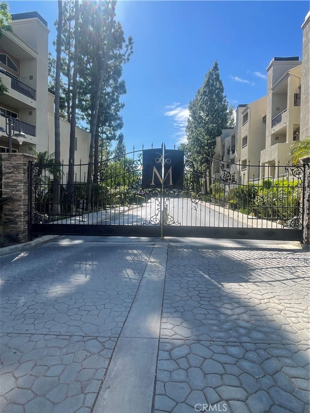 Photo of 5540 Owensmouth Ave #319, Woodland Hills, CA 91367 (MLS # SR26080698)