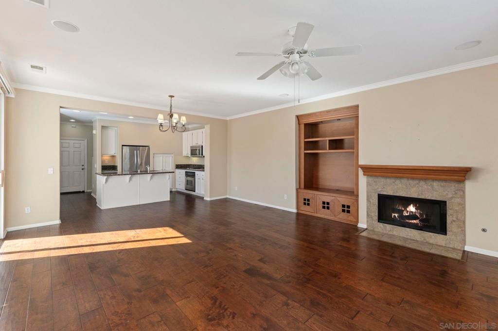 1653 Moonbeam Ln