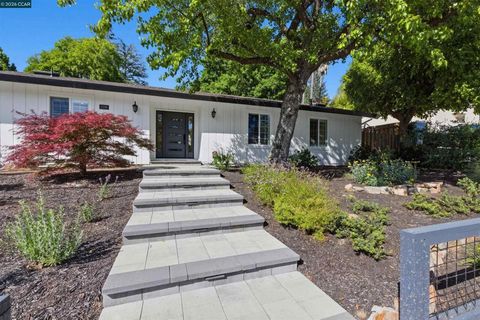 Photo of 3298 Gloria Ter Ter, Lafayette, CA 94549 (MLS # 41131662)