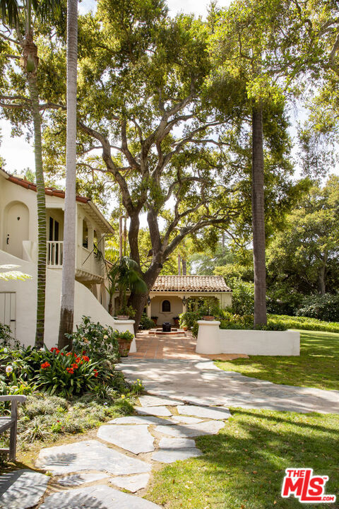 4045 Lago Drive