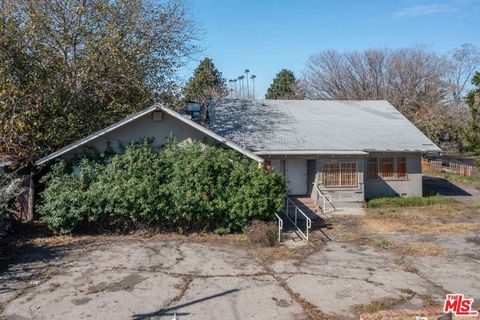 Photo of 291 N Yale Street, Hemet, CA 92544 (MLS # 26652853)