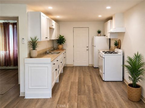 Photo of 6911 Baird AVE #1/2, Reseda, CA 91335 (MLS # SR26096958)