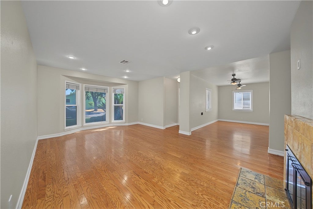 1107 E Larkwood
