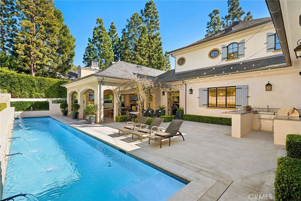 Photo of 7 Oakmont Lane, Newport Beach, CA 92660 (MLS # NP26040041)