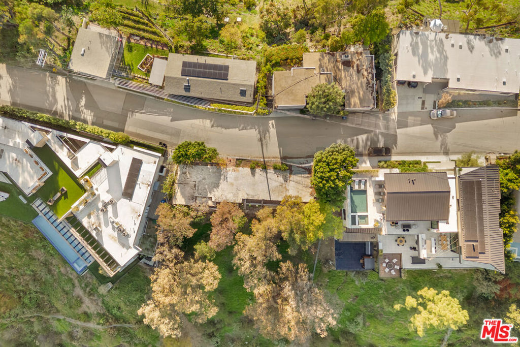 1128 N Tigertail Road