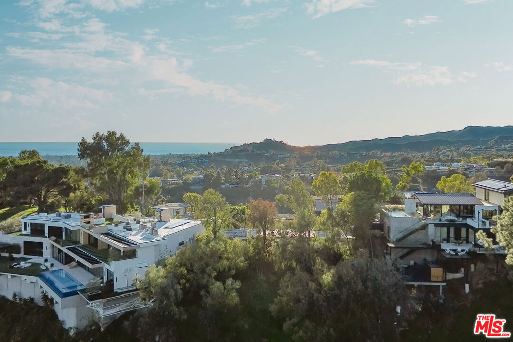 1128 N Tigertail Road