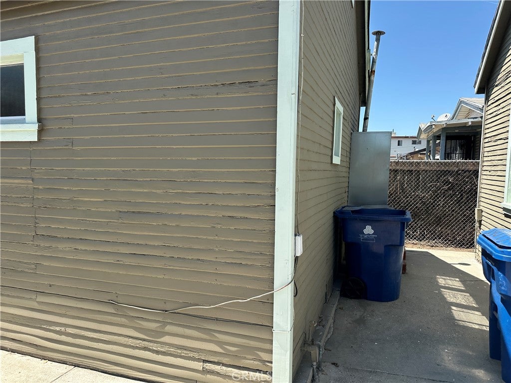 1497 W 27th