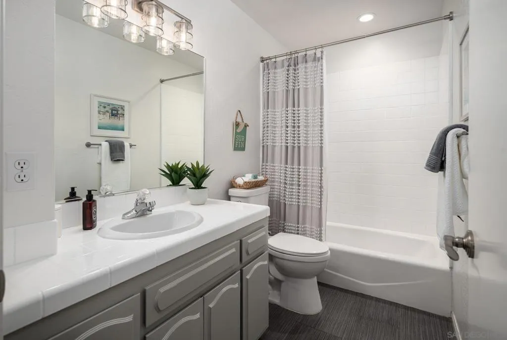 Carlsbad, California 92009, United States, 5 Bedrooms Bedrooms, ,5 BathroomsBathrooms,Residential,Active,198085