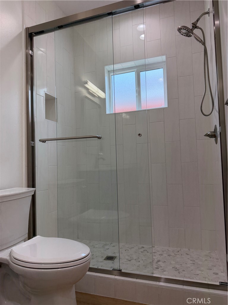 Properties 4 7330 Riverton Ave 1/2