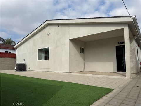 7330 Riverton Ave 1/2 Sun Valley CA 91352