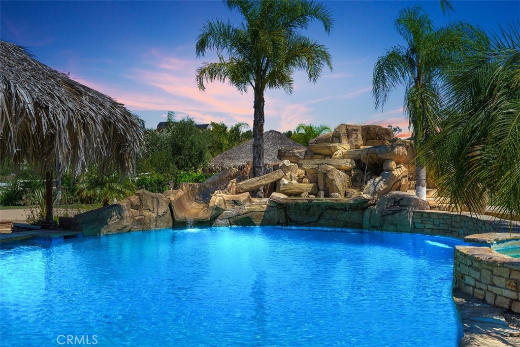 37789 Avenida La Cresta