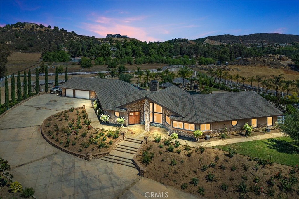 37789 Avenida La Cresta