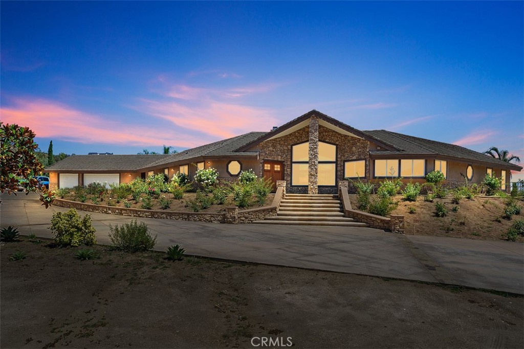 37789 Avenida La Cresta