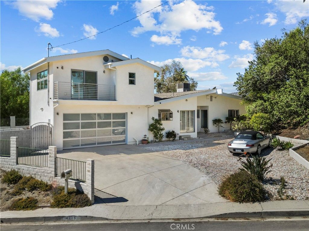 Photo of 4715 Burgundy Road, Woodland Hills, CA 91364 (MLS # SR25197331)