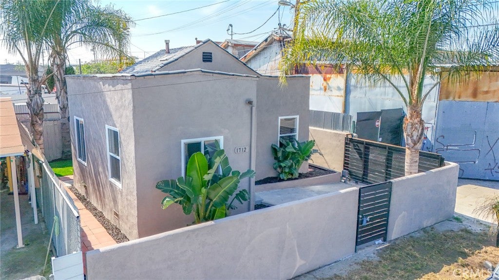 1712 E 57th St, Los Angeles CA 90058