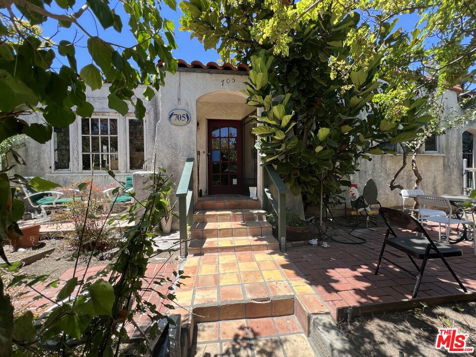 705 Superba Avenue