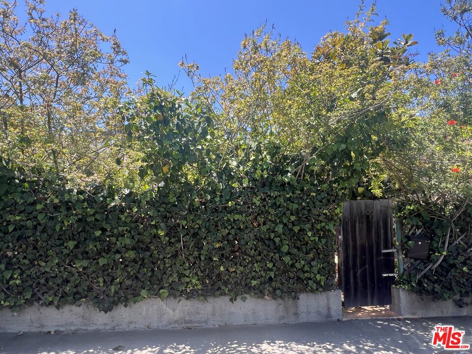 705 Superba Avenue, Venice CA 90291