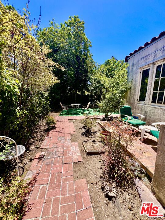 705 Superba Avenue