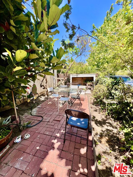 705 Superba Avenue