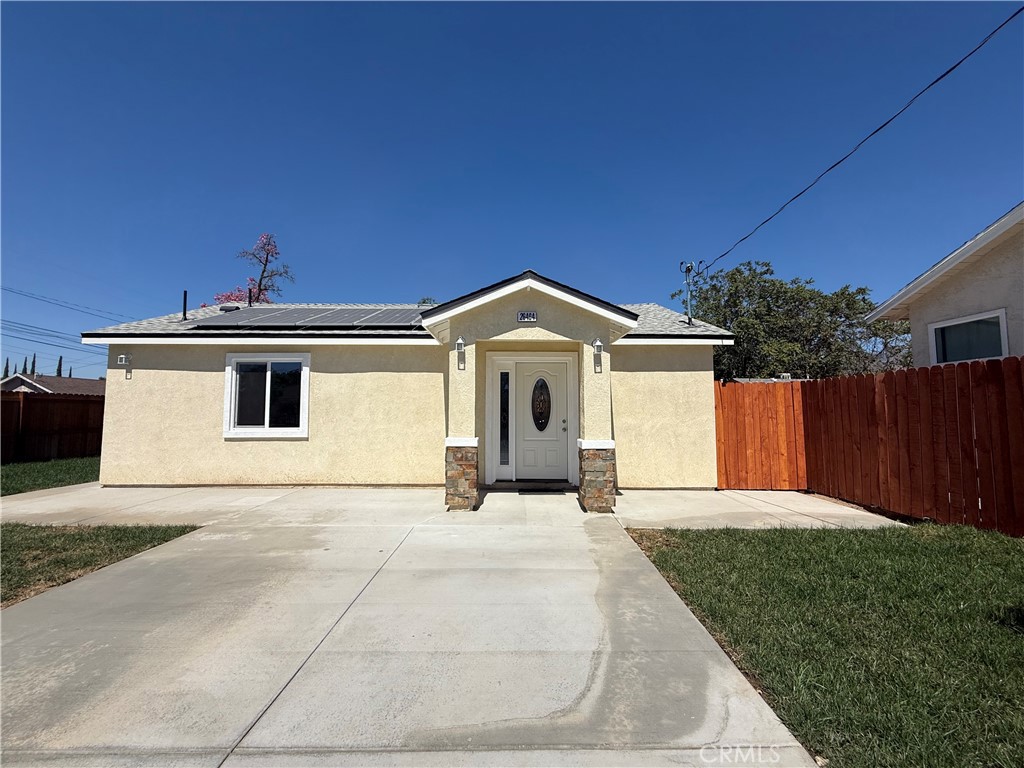 Main image without alt text