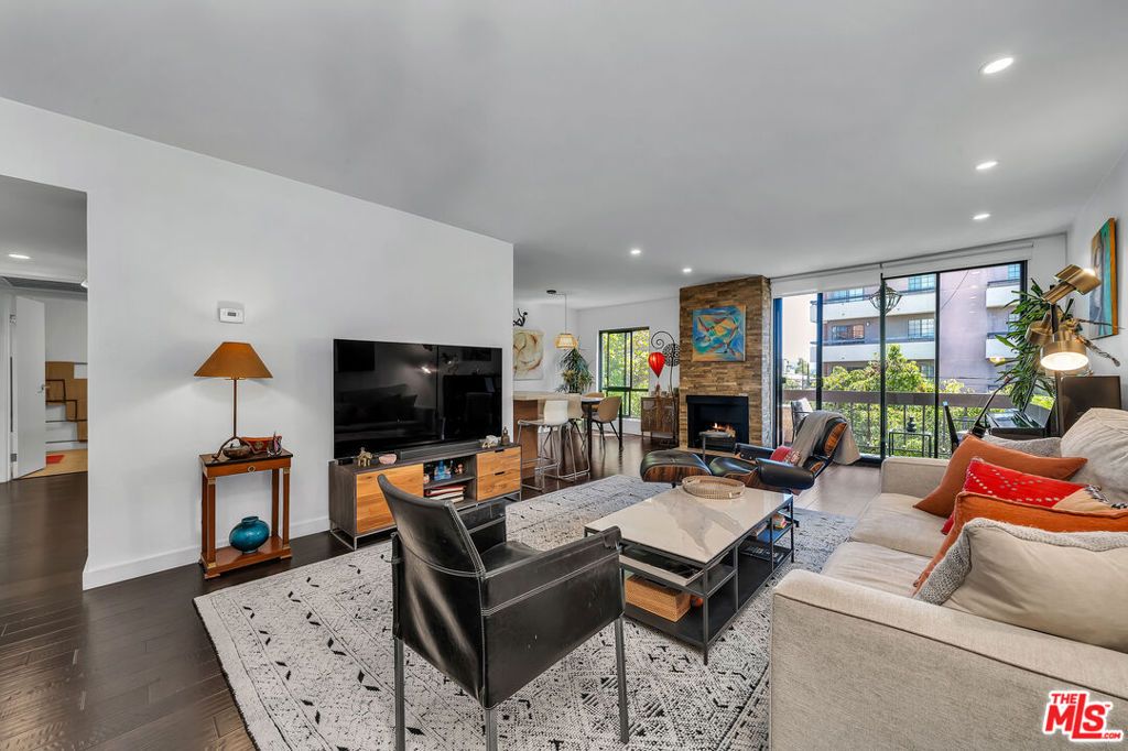 Photo of 7300 Franklin Avenue #548, Los Angeles, CA 90046 (MLS # 25572335)