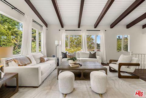 Photo of 905 Hartford Drive, Beverly Hills, CA 90210 (MLS # 25605983)